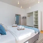 Amia Villa